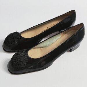 Salvatore Ferragamo Black Leather Women's Shoes. Size 7 B. Pre-owned.